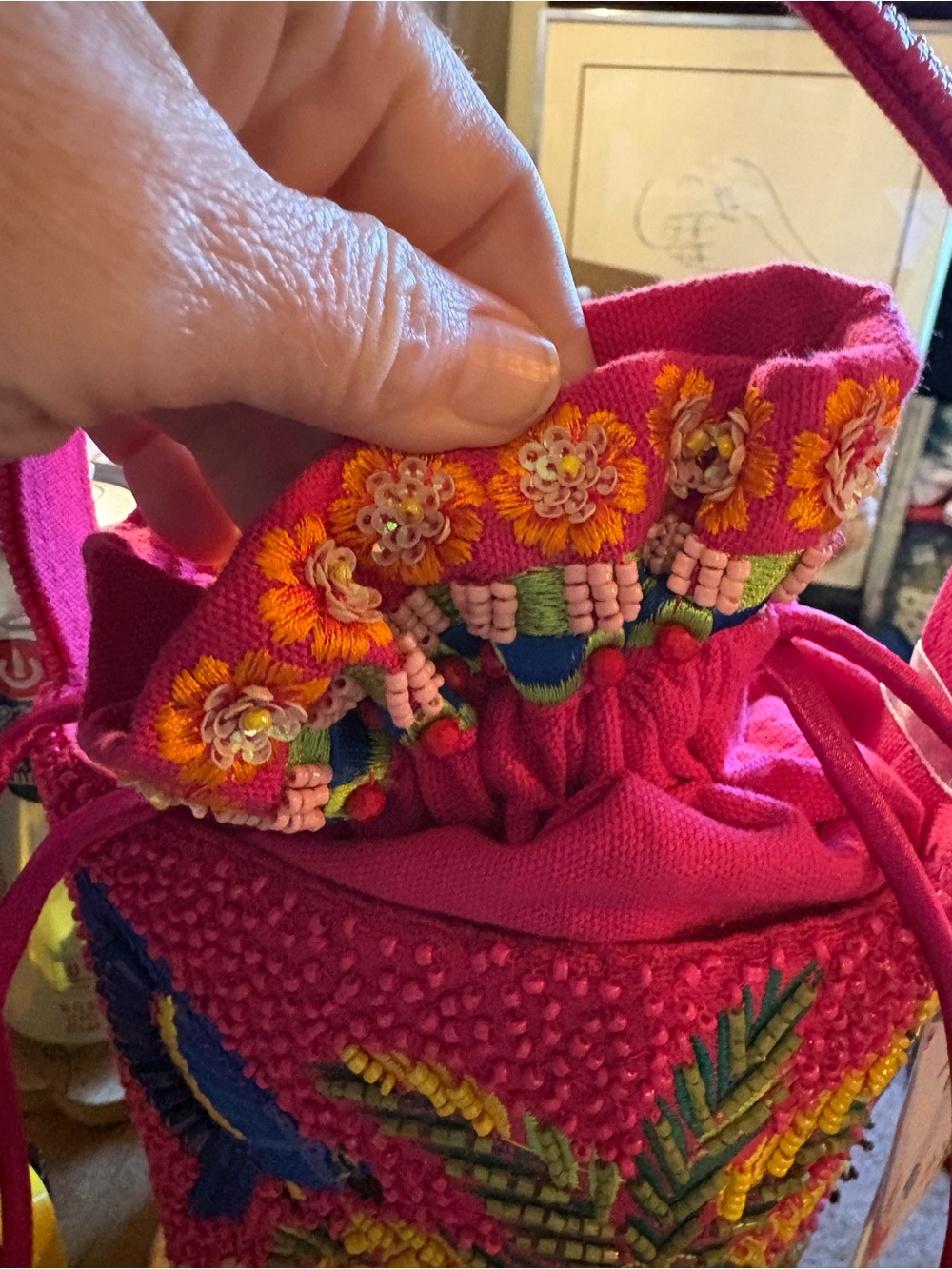Hand-Embroidered Hot Pink Beaded Drawstring Mini Bag Viral Sloth Macaw Palm Tree - Picture 4 of 7
